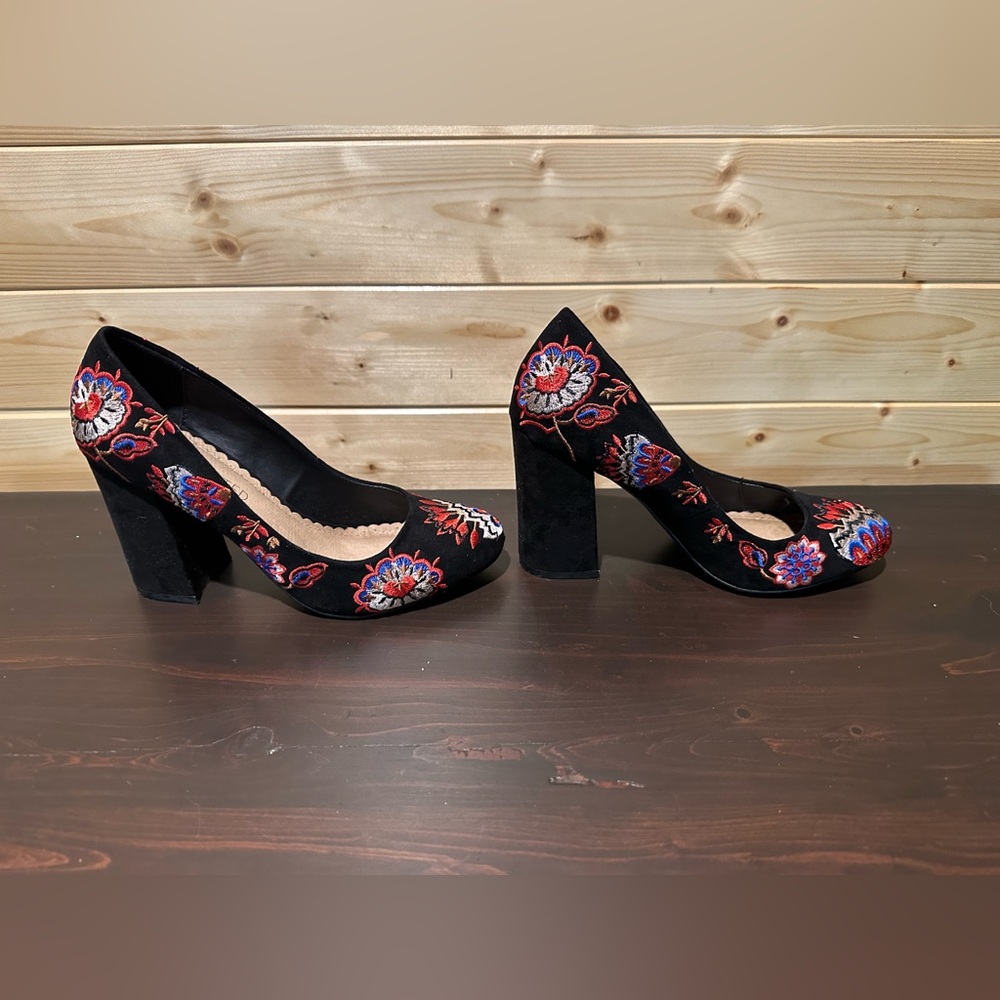 Restricted block heel pumps size 6 - Picture 3 of 7